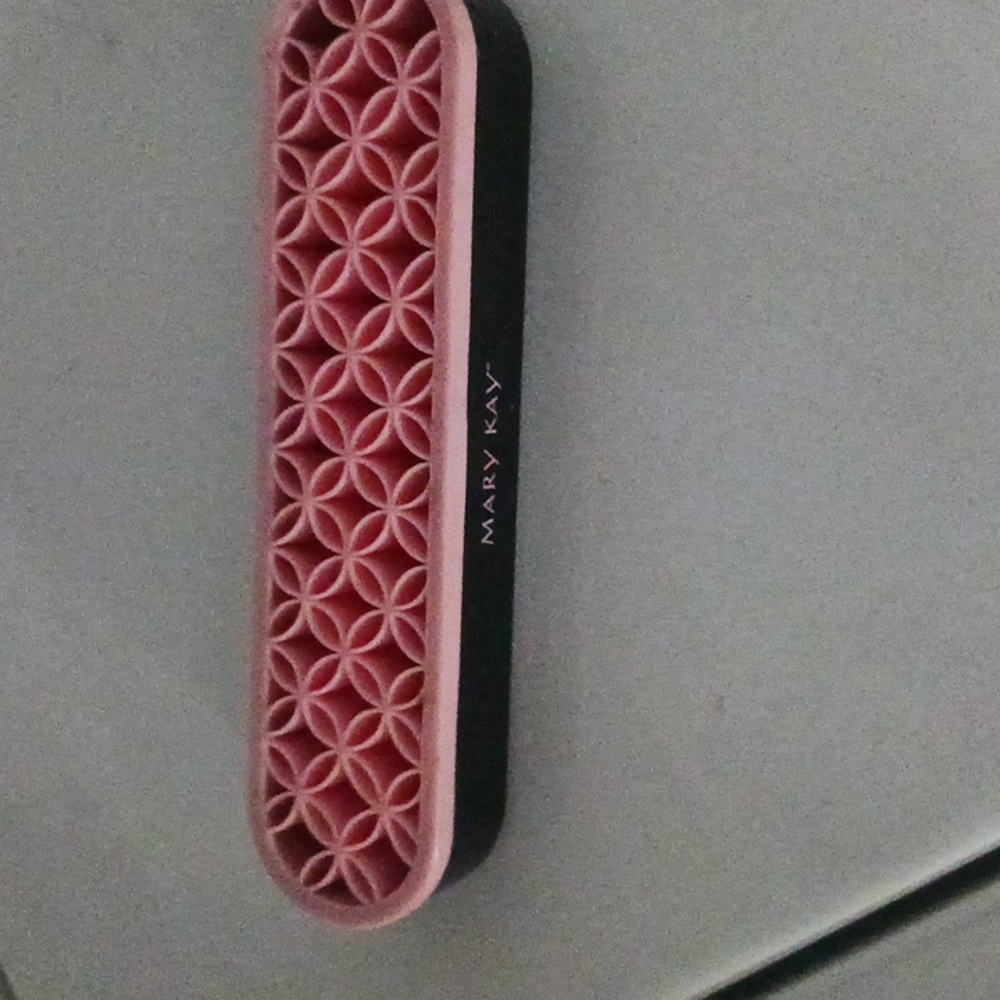 Base for makeup brushes